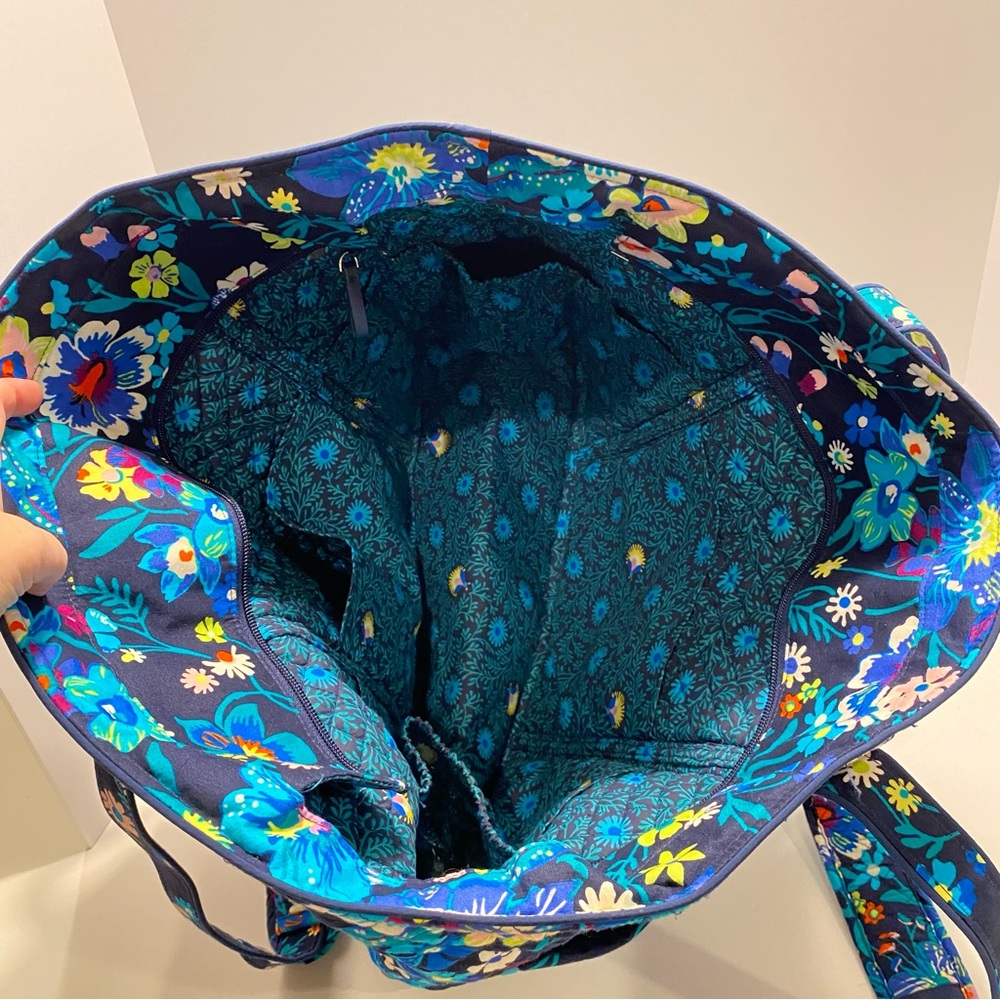 Vera Bradley Very Large Vera Tote. Moonlight Garden. NWOT. GORGEOUS - Picture 5 of 13
